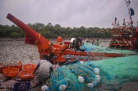 Daily Life In Fraserganj Fishing Harbour, West Bengal, India