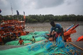 Daily Life In Fraserganj Fishing Harbour, West Bengal, India