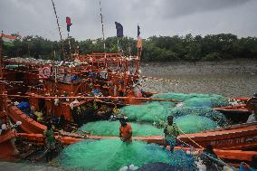 Daily Life In Fraserganj Fishing Harbour, West Bengal, India