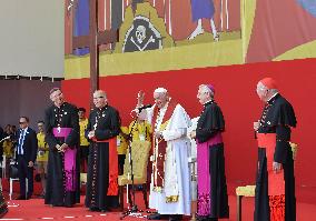 Pope Francis Meets With The WYD Volunteers - Lisbon