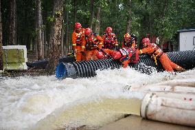 Xinhua Headlines: Xi leads way in combating Beijing, Hebei floods