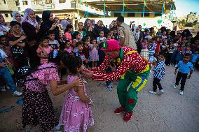 Clowns Entertain Children - Gaza