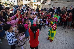Clowns Entertain Children - Gaza