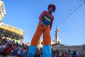 Clowns Entertain Children - Gaza