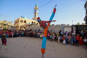 Clowns Entertain Children - Gaza