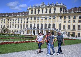 AUSTRIA-VIENNA-SCHONBRUNN-SCENERY