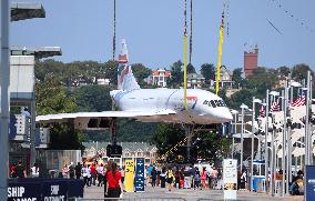 Concorde Craned Off Intrepid Museum For Restoration - NYC