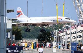 Concorde Craned Off Intrepid Museum For Restoration - NYC