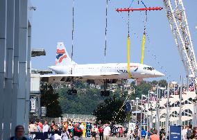 Concorde Craned Off Intrepid Museum For Restoration - NYC