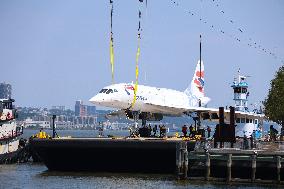 Concorde Craned Off Intrepid Museum For Restoration - NYC