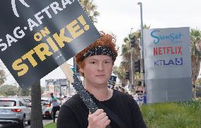 WGA100 Days Strike - LA