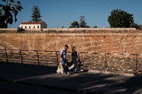 Daily Life In Chania - Warm Weather