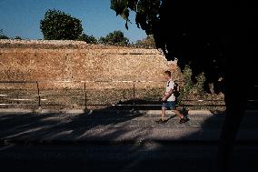 Daily Life In Chania - Warm Weather