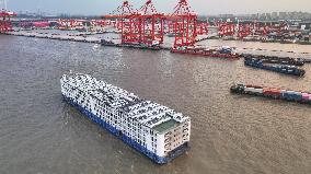 Taicang Port Container Terminal Vehicles Growth in Suzhou, Chi