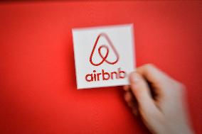 Illustration Logo Airbnb - Paris