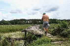 Wooden pedestrian bridge in Kaplyntsi village