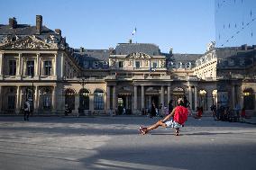 Illustrations of the Louvre area during Summer - Paris