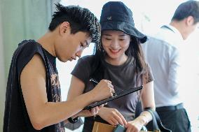 CHINA-SHANGHAI-COFFEE-HEARING-IMPAIRED PEOPLE (CN)