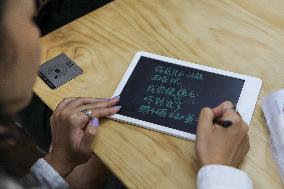CHINA-SHANGHAI-COFFEE-HEARING-IMPAIRED PEOPLE (CN)