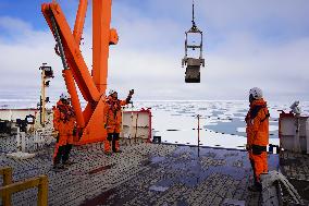 (EyesonSci)CHINA-XUELONG-ARCTIC OCEAN EXPEDITION-FIRST PHASE-COMPLETION (CN)
