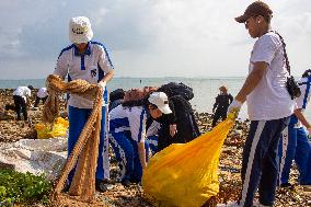 Clean Beaches Keep The Sea Free Of Plastic Waste