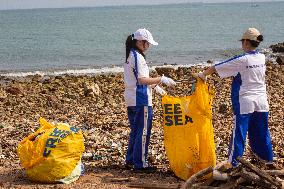 Clean Beaches Keep The Sea Free Of Plastic Waste