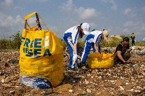 Clean Beaches Keep The Sea Free Of Plastic Waste