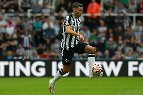 Newcastle United v Aston Villa - Premier League