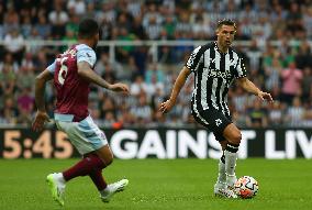 Newcastle United v Aston Villa - Premier League