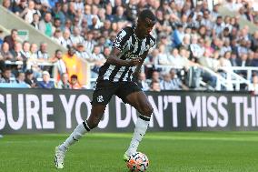 Newcastle United v Aston Villa - Premier League