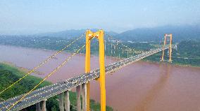 Taihong Yangtze River Bridge Crosses The Yangtze River in Chongqing