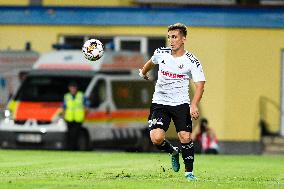 Universitatea Cluj v FC Dinamo Bucharest - SuperLiga