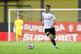 Universitatea Cluj v FC Dinamo Bucharest - SuperLiga