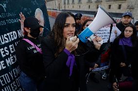 Feminists Demonstrate Outside The National Palace; Demand That The Mexican President Not Victimise Himself