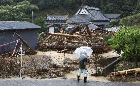 Typhoon Lan hits western Japan