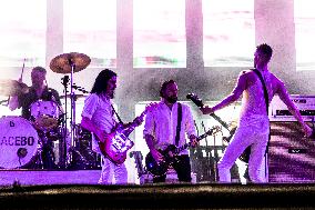 Placebo Perform In Turin