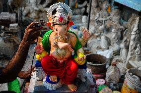 Artisans Make Ganesha Idols