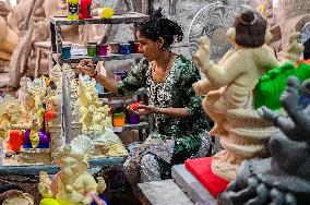 Artisans Make Ganesha Idols