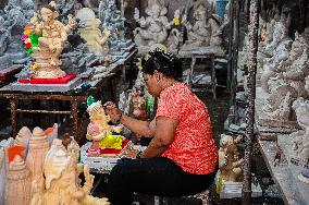 Artisans Make Ganesha Idols