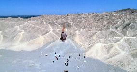 The Emperor in Han Dynasty Outdoor Sculpture in Guazhou