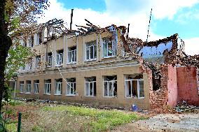 Destroyed school in Krakhove