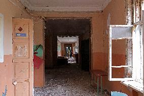 Destroyed school in Krakhove