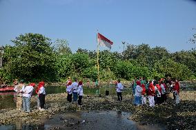 Commemorate Indonesian Independence Day In Ciliwung River