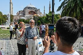 TÜRKIYE-ISTANBUL-FIRST CHINESE TOURIST GROUP