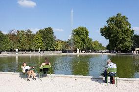 Parisian Right bank during Summer - Paris