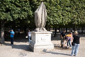 Parisian Right bank during Summer - Paris