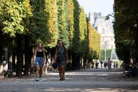 Parisian Right bank during Summer - Paris