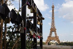 Parisian Right bank during Summer - Paris