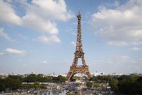 Parisian Right bank during Summer - Paris