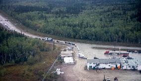 Evacuees Flee Yellowknife As Fire Nears Northern City - Canada